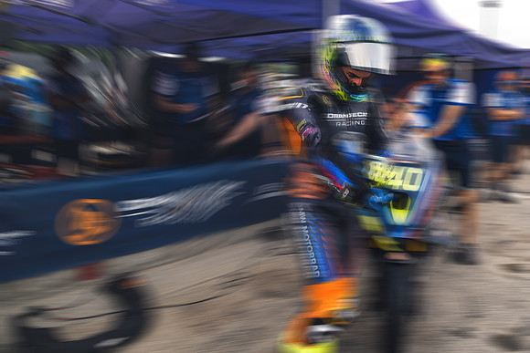 SDK Blur getting on bike